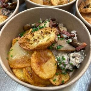 Poulet mijoté avec patates sautées et brocolis