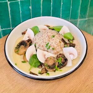 Paupiettes de porc, mousseline de pommes de terre et panais, champignons poêlés et sauce moutarde à l&rsquo;ancienne