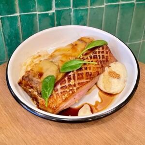 Magret d&rsquo;oie du Périgord, sauce à l&rsquo;orange, pommes de terre sarladaise